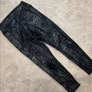 PINK Black Crocodile Print Leggings